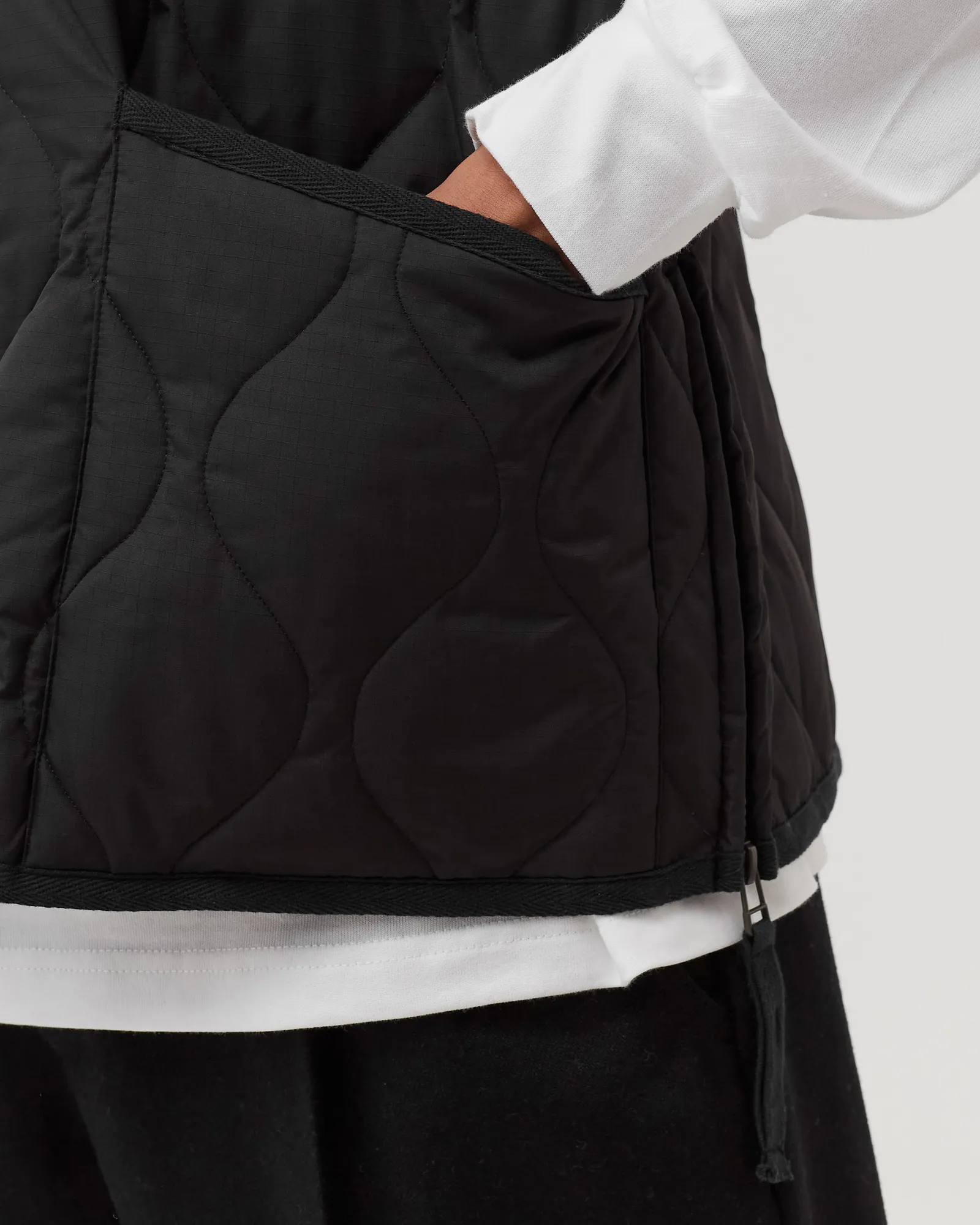 Taion MILITARY ZIP V-NECK VEST