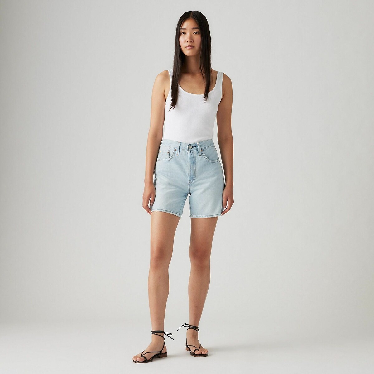 LEVI'S<br>Calção 501® Leve até o Meio da Coxa