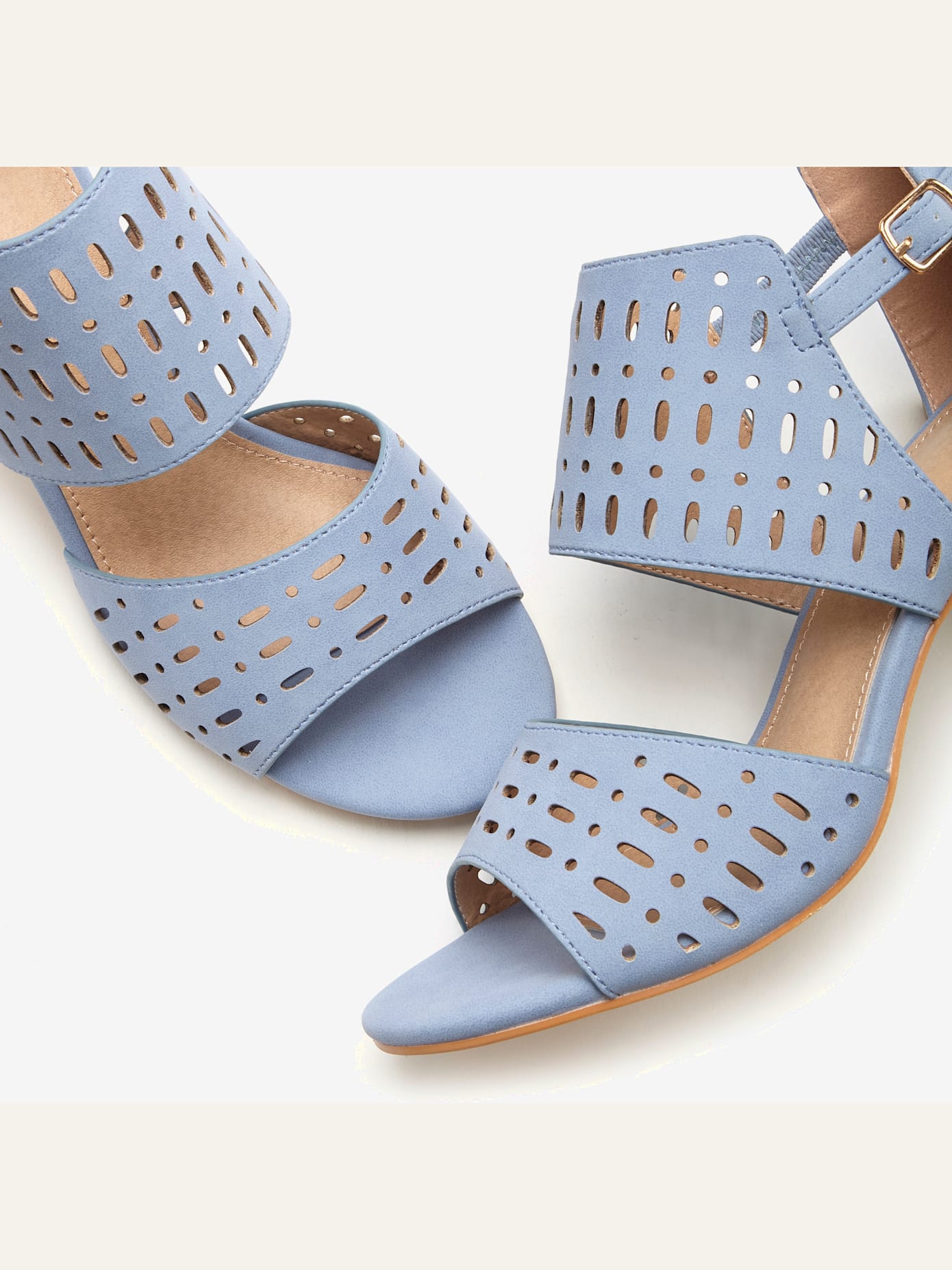 Sandales à brides petites découpes tendance