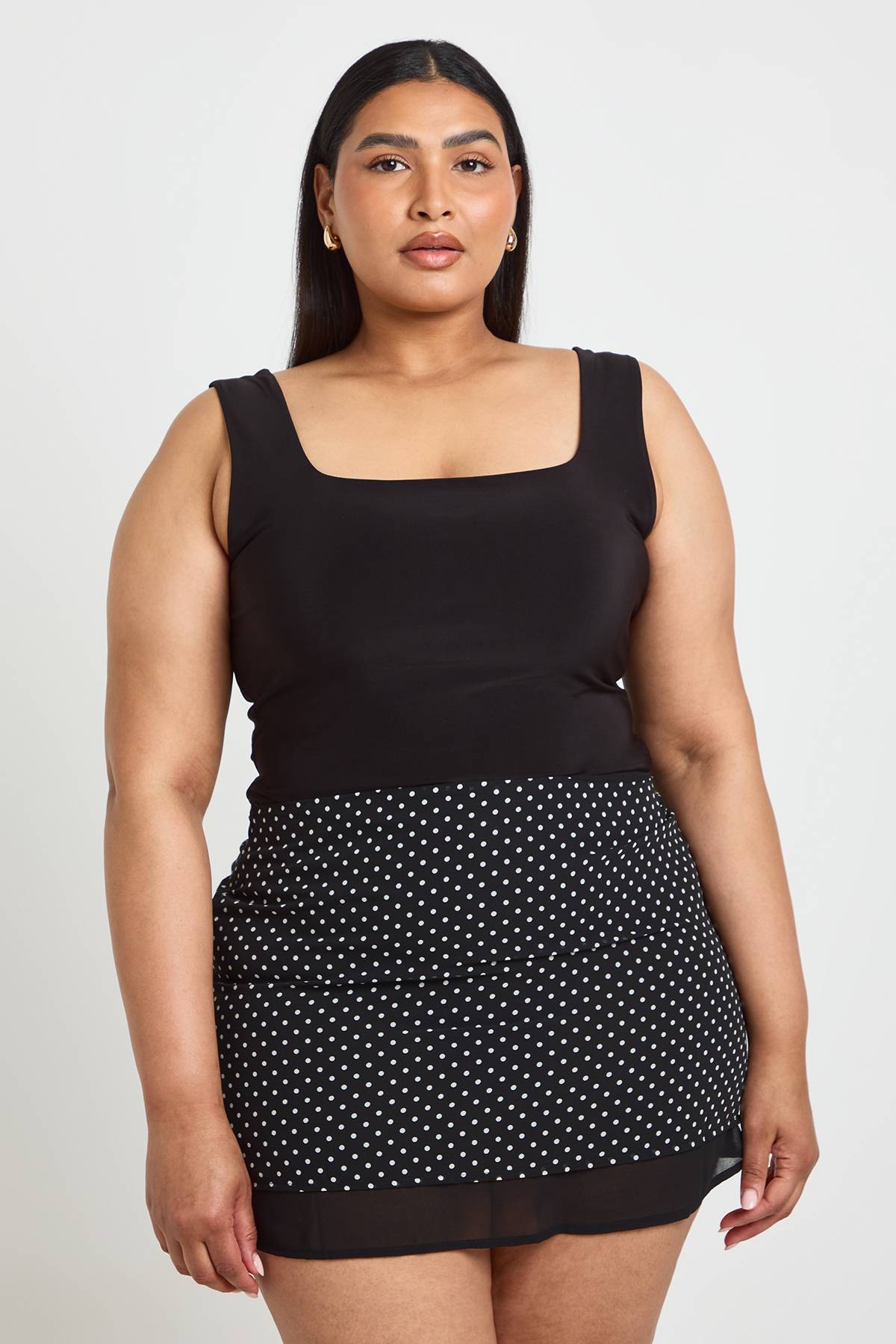 boohoo Jupe Courte Grande Taille À Ourlet Superposé À Pois