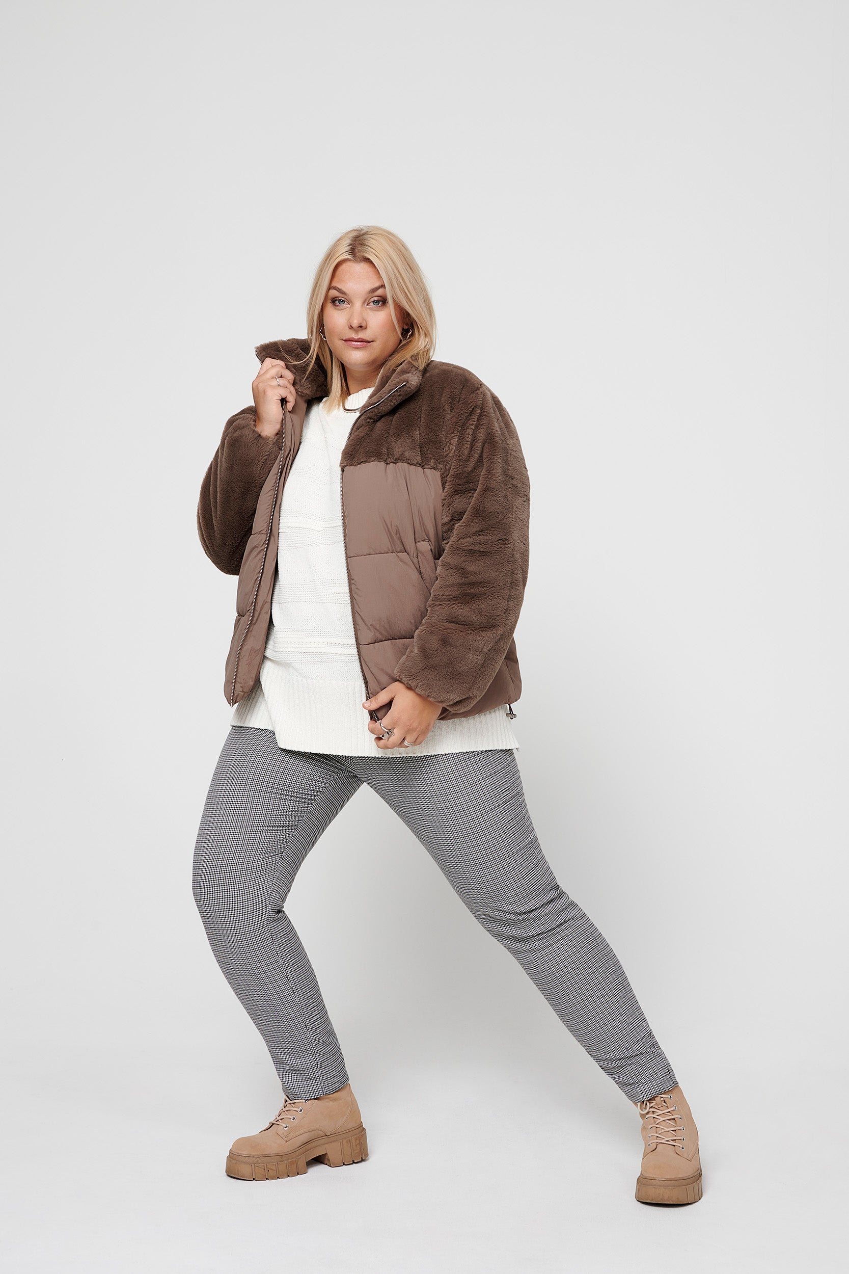 CARWANJA Daunenjacke Walnut