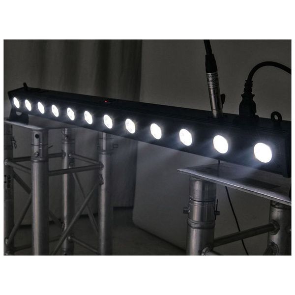 Eurolite LED Bar-12 QCL RGBW