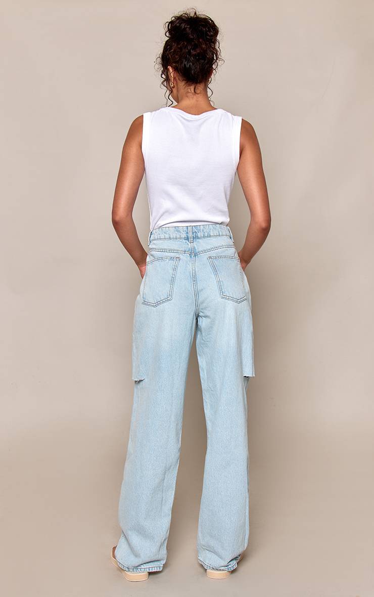 Light Blue Wash Prettylittlething Jean Boyfriend Fendu À La Cuisse