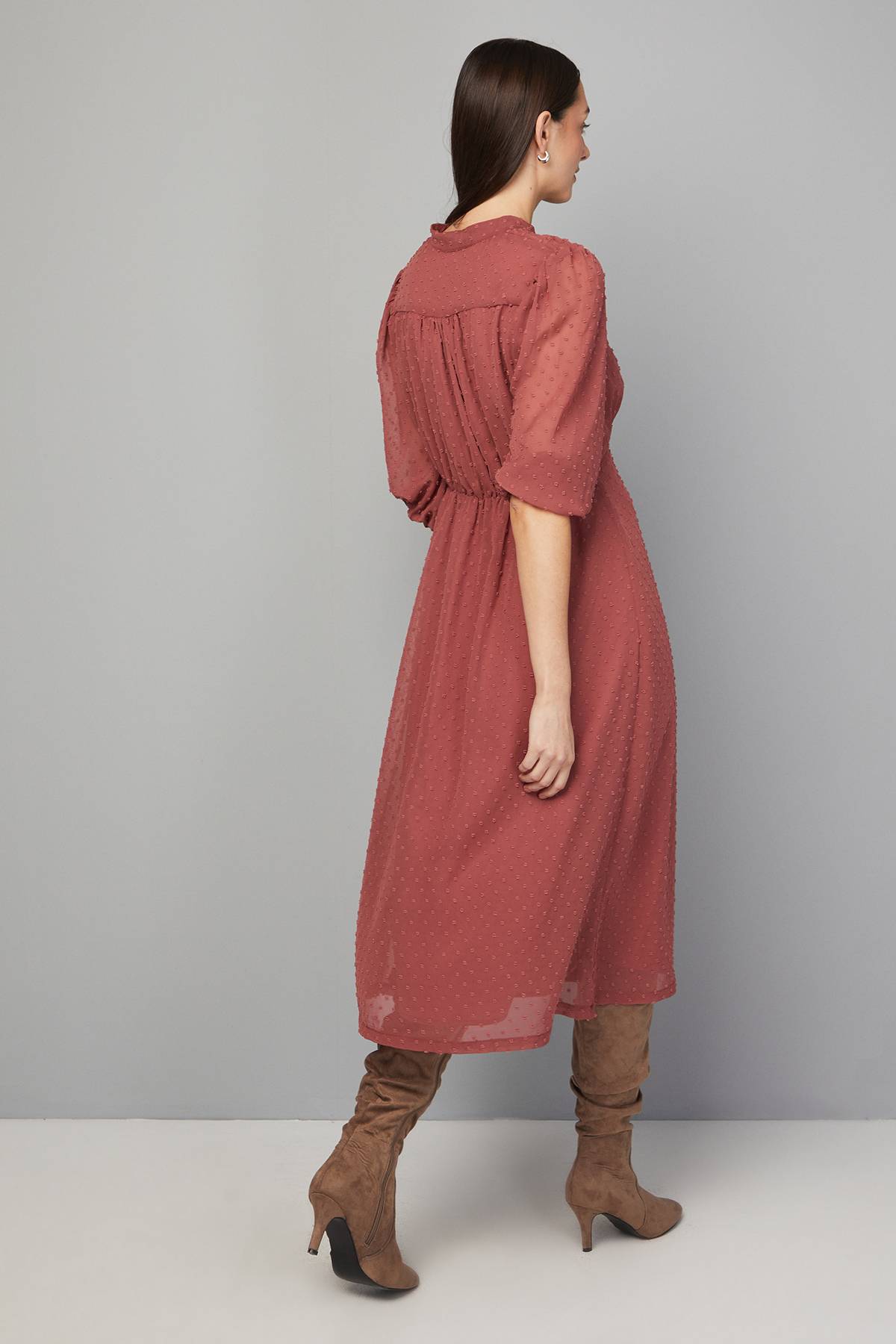 Wallis Robe Midi Boutonnée à Détails Plissés Dobby