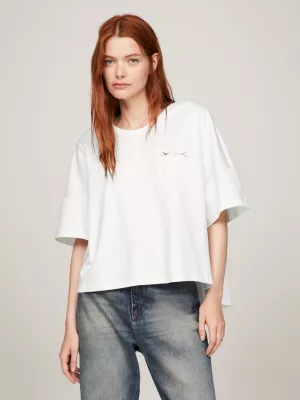Camiseta Boyfriend Fit com Corrente e Monograma TH
