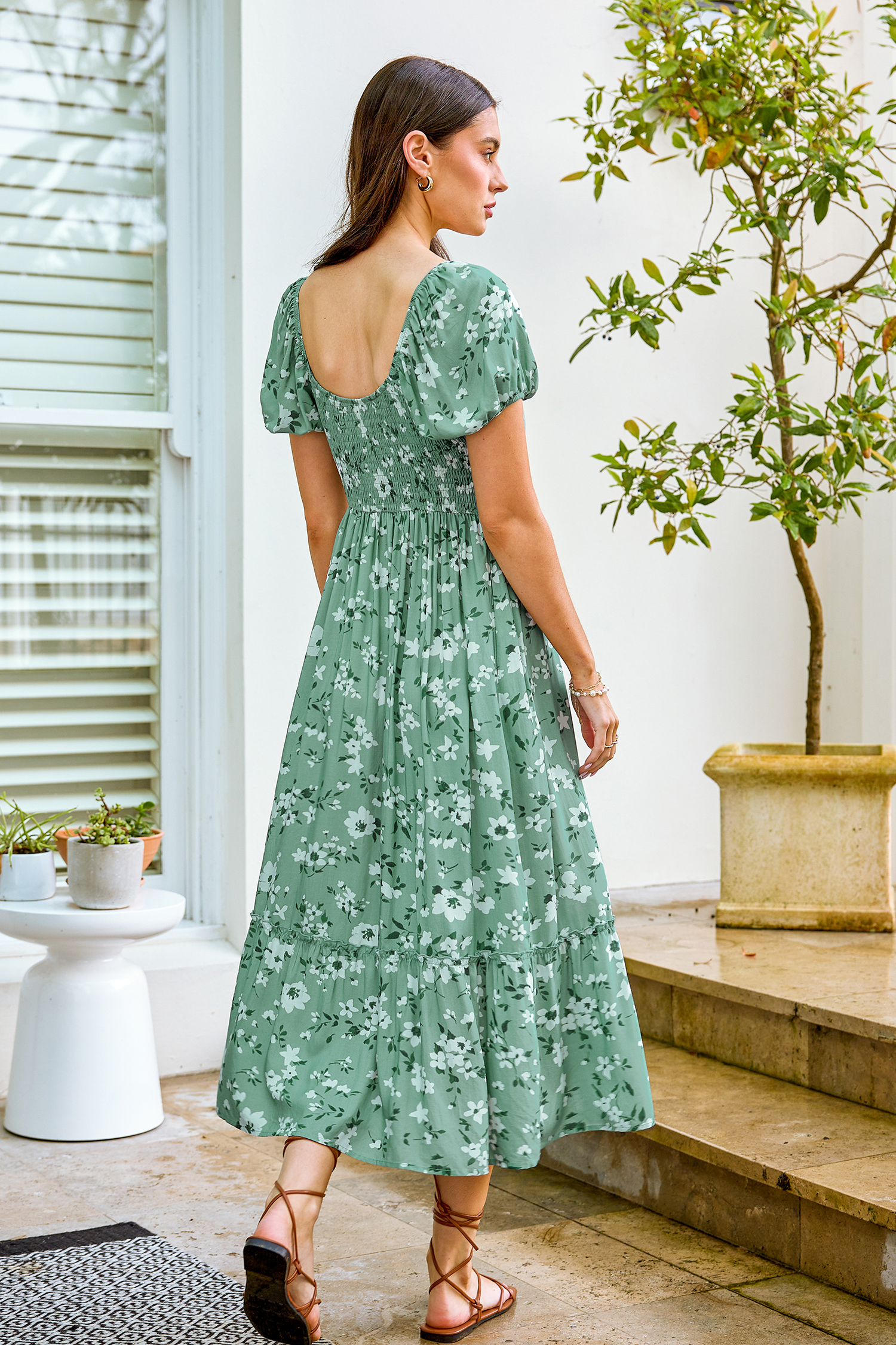 Robe midi avec col en cœur et manches bouffantes à fleurs