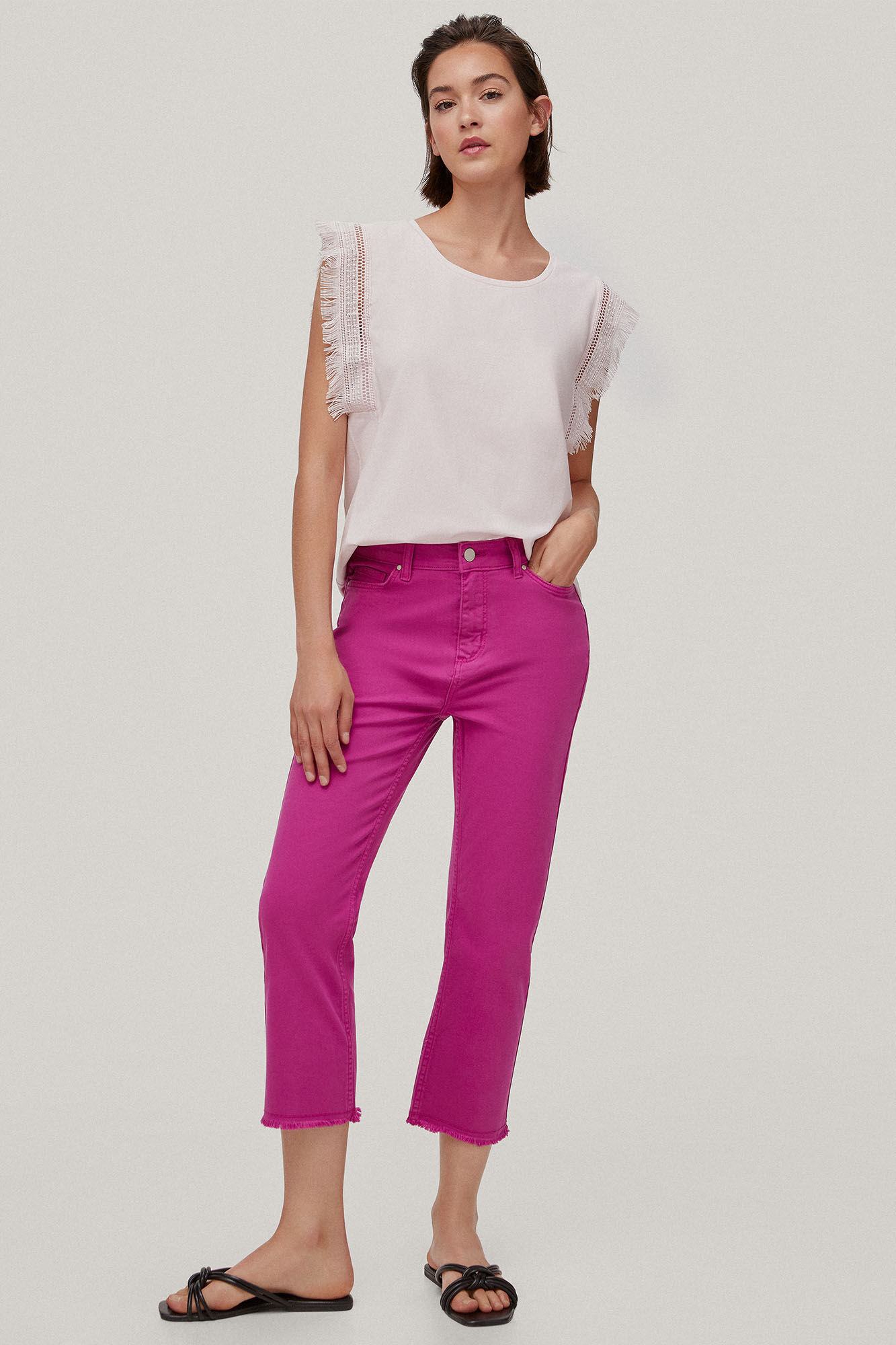 Calça jeans Capri de corte reto com 5 bolsos - Roxa