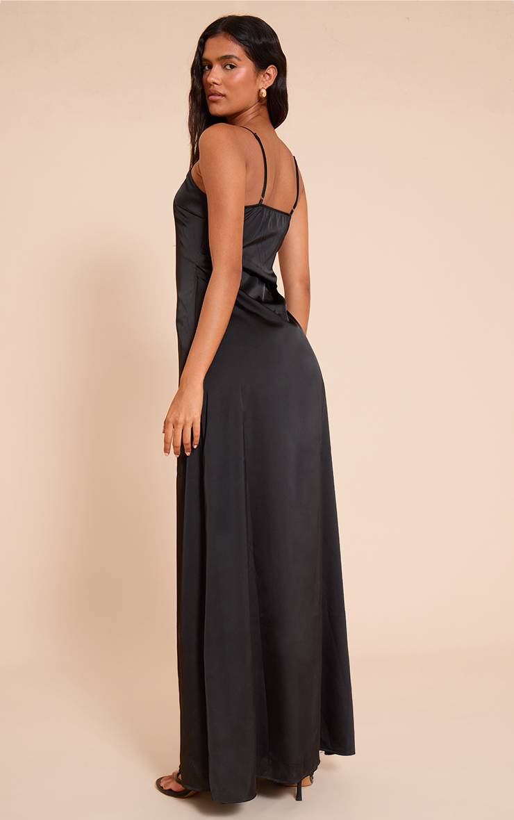 Noir Robe Longue En Satin À Encolure Dégagée Et Bretelles Fines