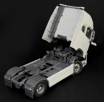 Italeri - Volvo Fh4 Globetrotter Xl Lastbil Byggesæt - 1:24 - 3940