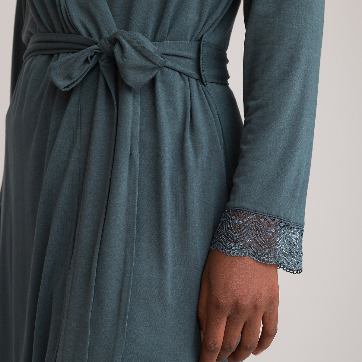 ANNE WEYBURN<br>Kimono em tricô, detalhes em kanth