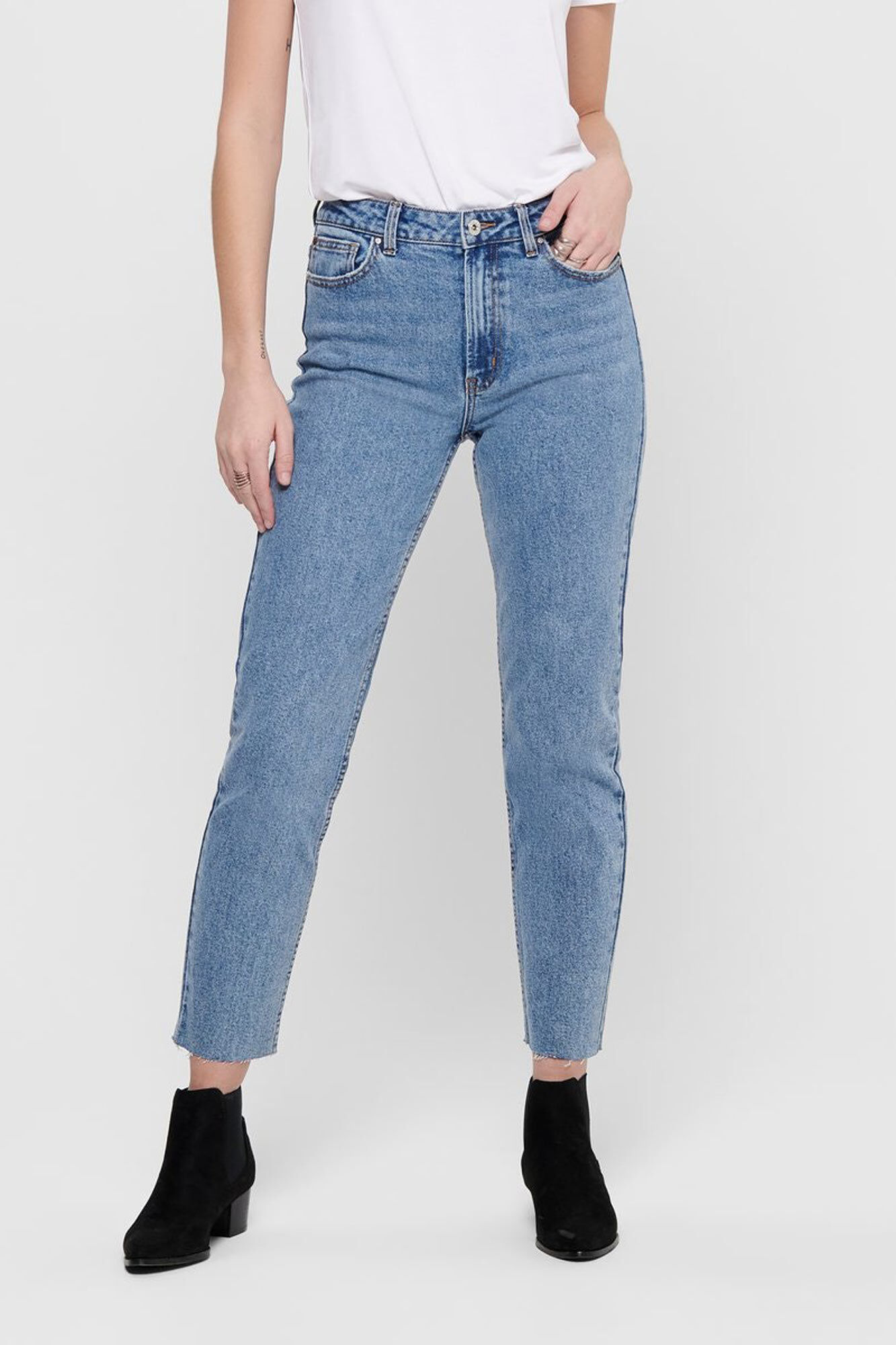 Calça jeans reta de cintura alta