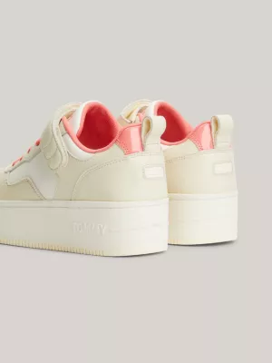 Tênis plataforma com fecho de velcro
