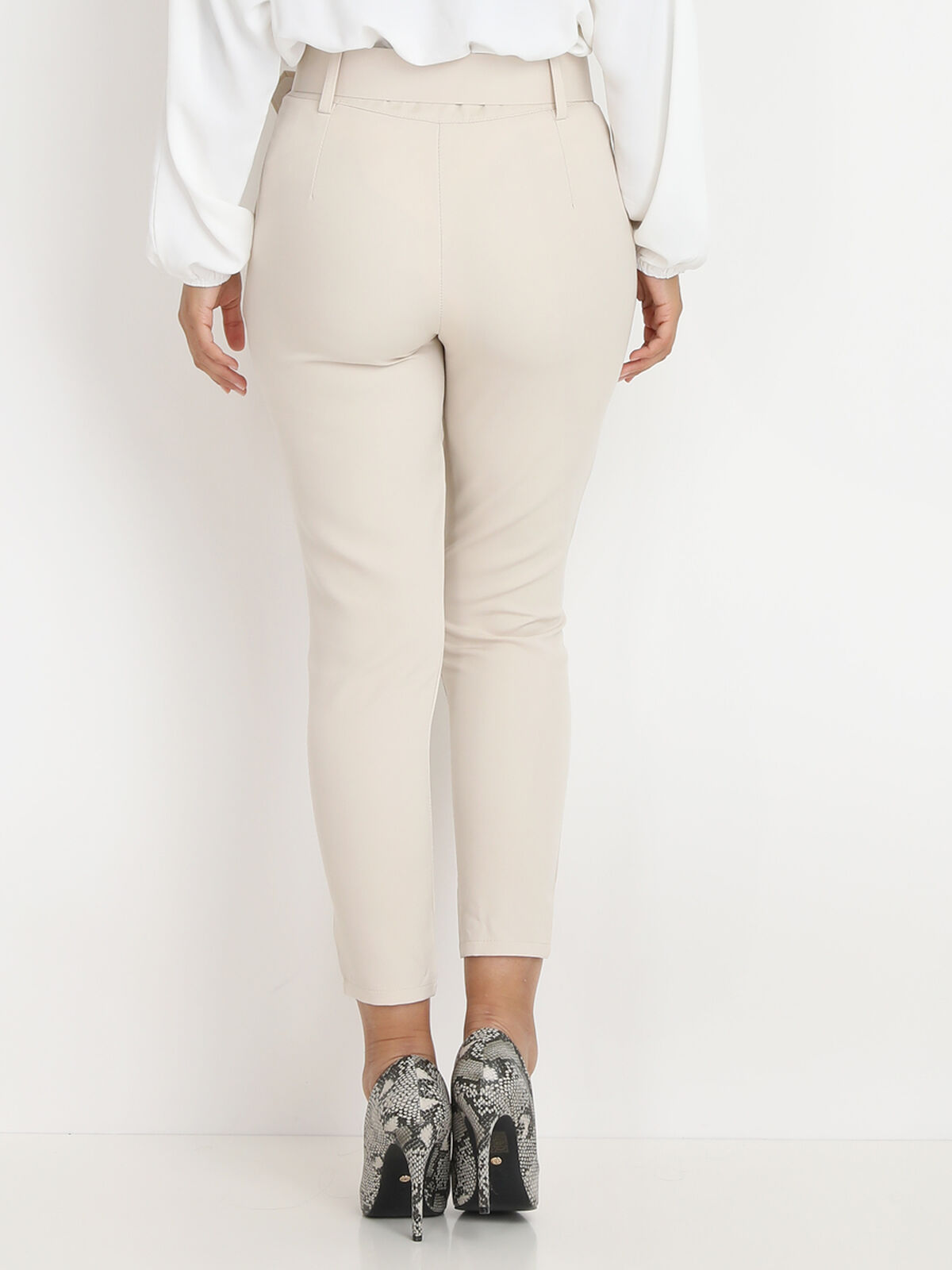 Pantalon à pinces ceinturé- Beige