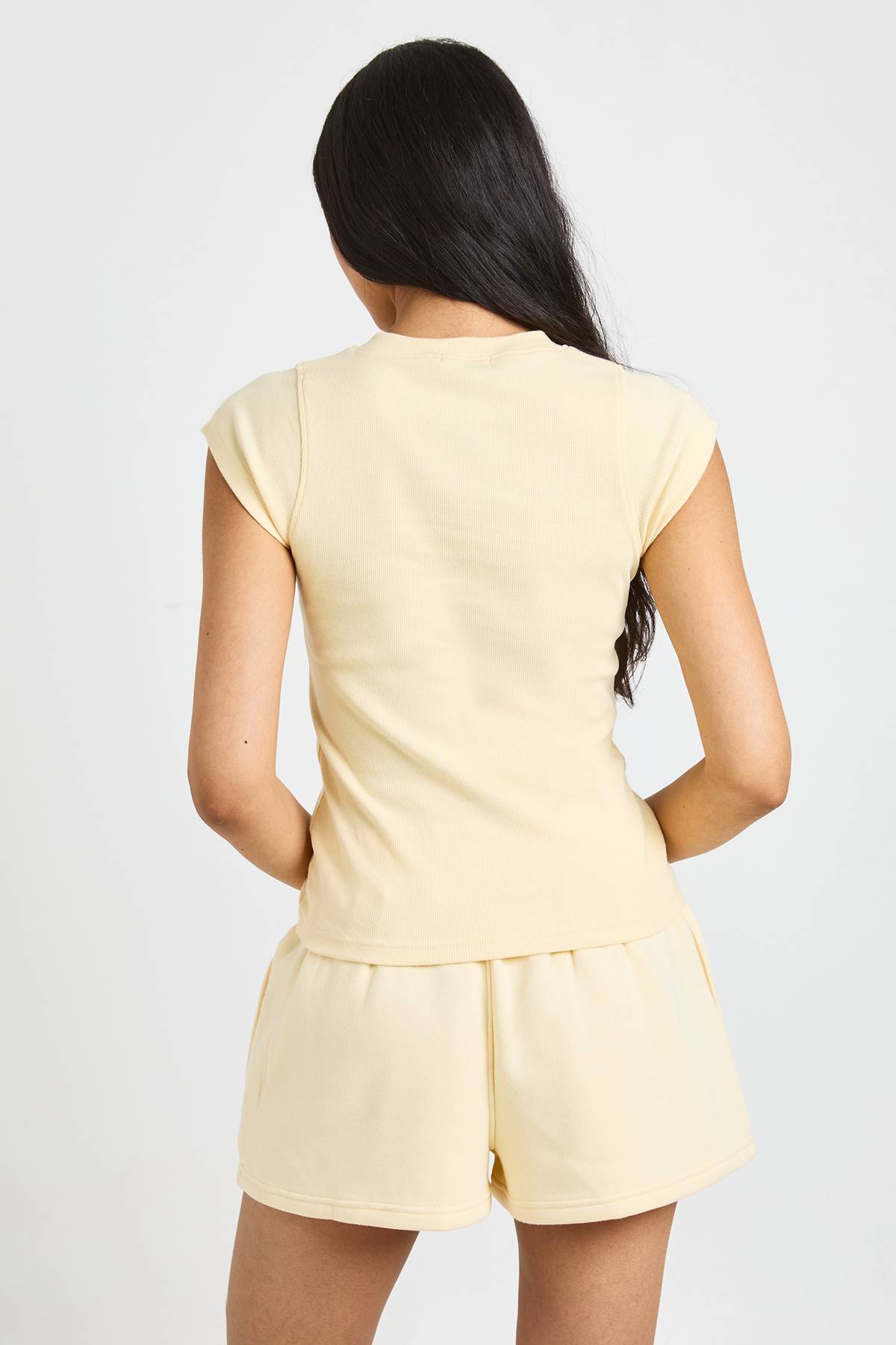 boohoo Ensemble Survêtement Tall Côtelé Avec Haut À Manches Courtes Boutonné Et Short