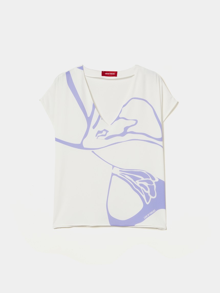 Blusa fluida com padrão floral