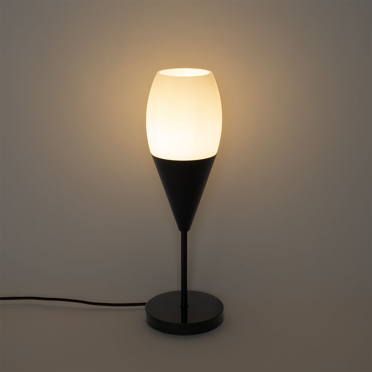 Moderne tafellamp zwart met opaal glas - Drop