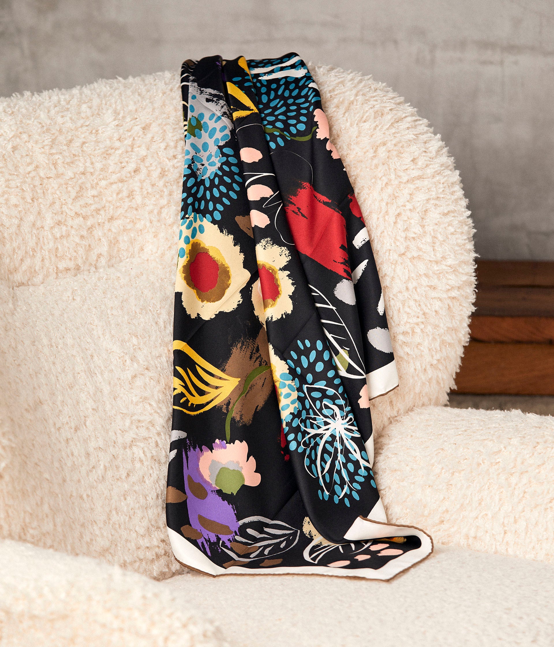 Foulard noir fleuri Carmela