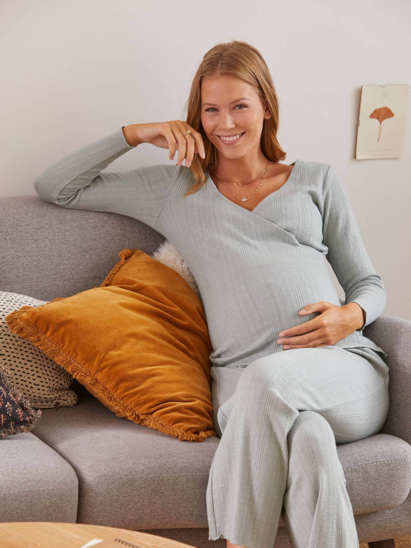 Conjunto de pijama de maternidade e amamentação de duas peças em cinza claro liso
