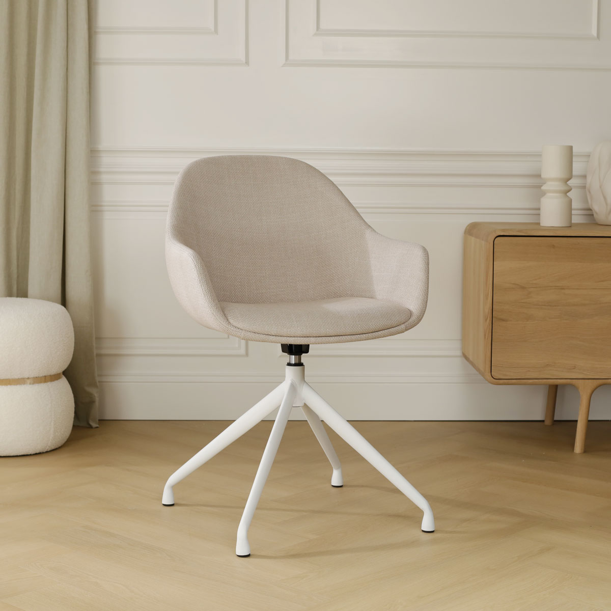 Eetkamerstoel Nola-Mae beige draaibaar - wit onderstel