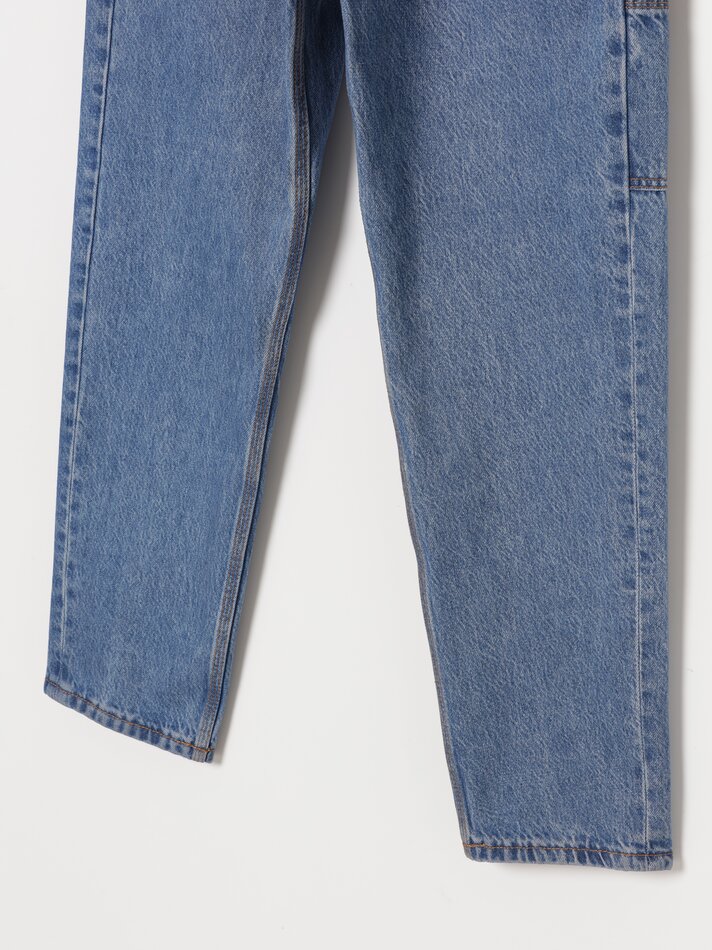 Calça jeans repaginada e com caimento relaxado - Índigo