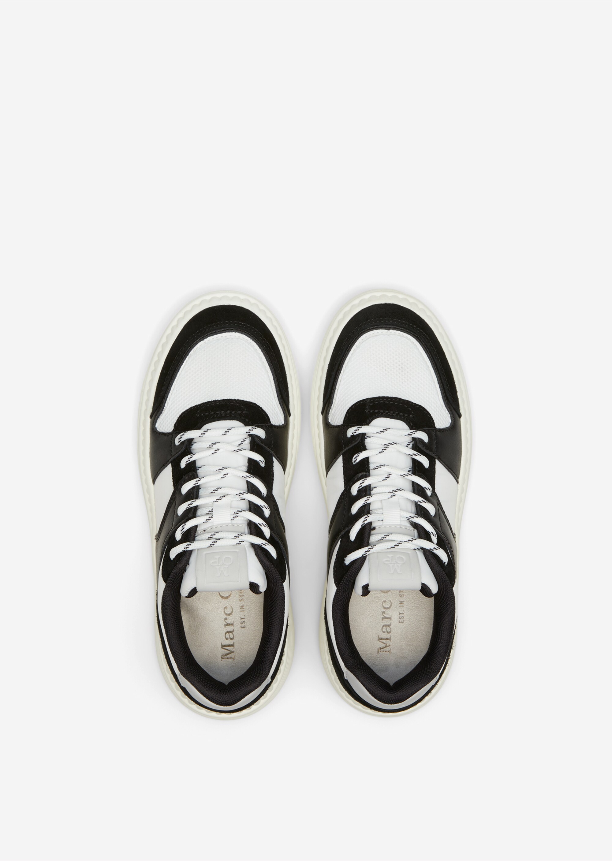 Sneaker mit Farb- und Material-Mix