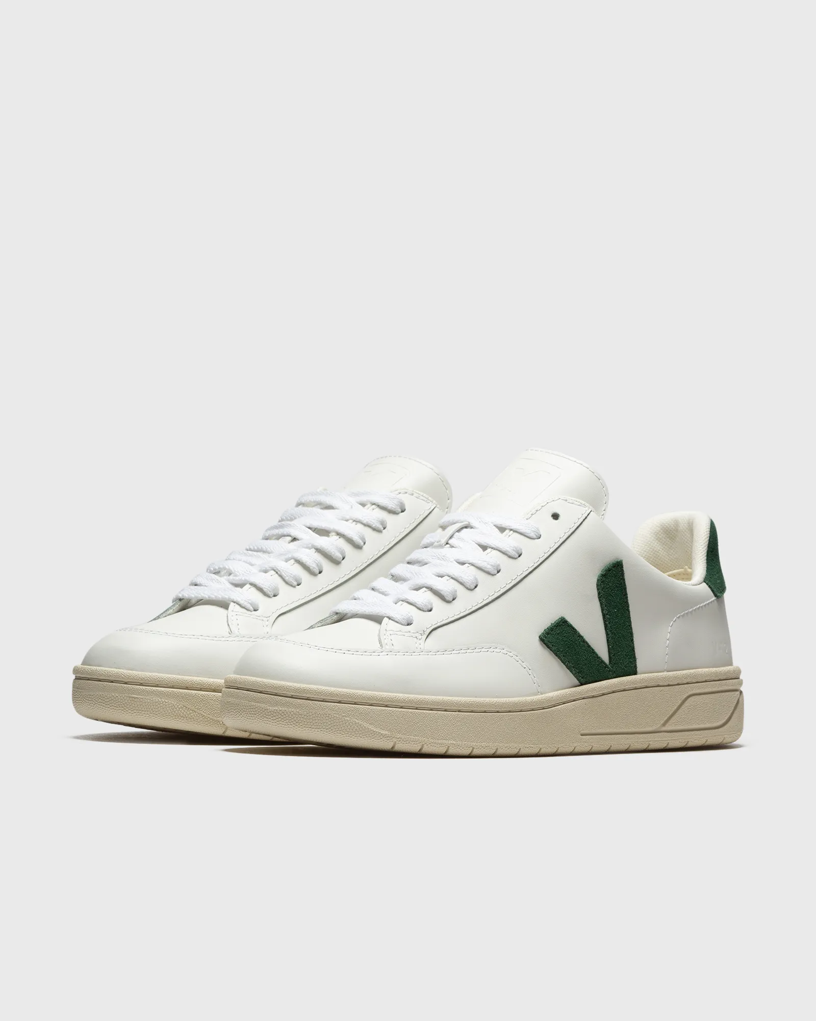 Veja V-12 LEATHER EXTRA