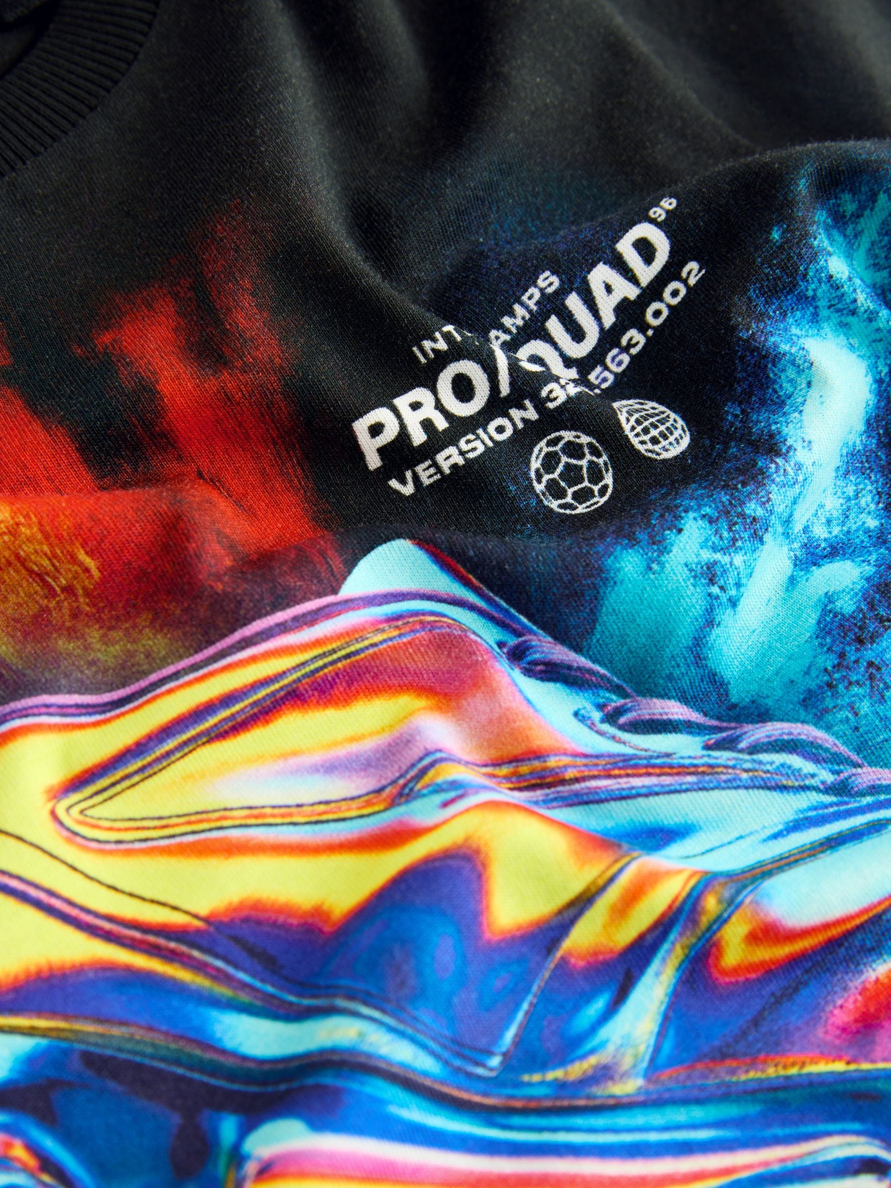 Zwart met voetbal - T-shirt met normale pasvorm, korte mouwen en all-over print (3-16jr)