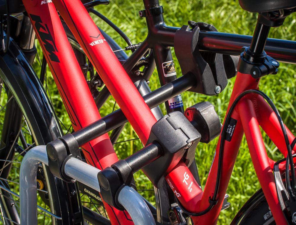 Eufab Rahmenhalter abschließbar für Fahrradträger Ø25-30mm kaufen | Bike-Discount