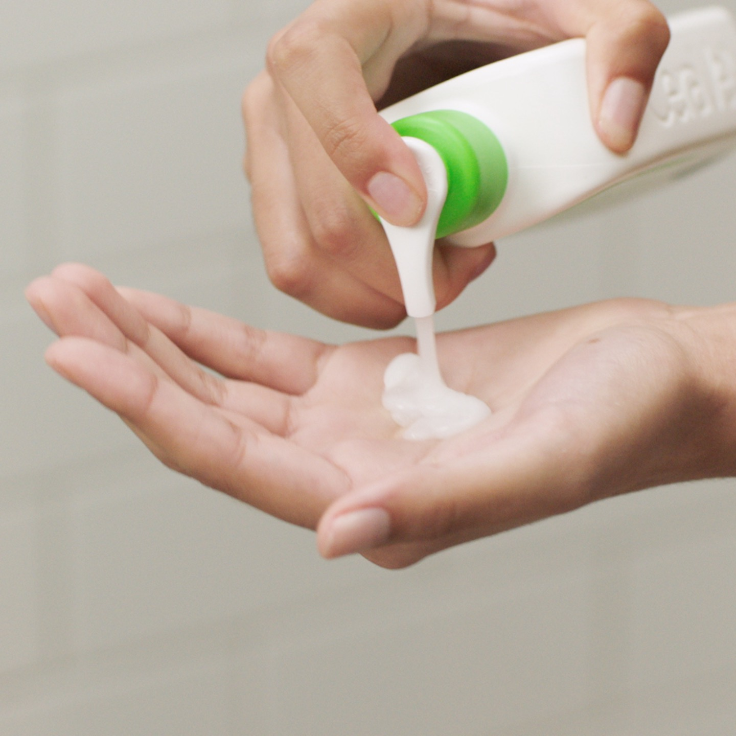 CERAVE Feuchtigkeitsspendende Reinigungslotion<br>236 ml, Dispenser, Lotion, Reinigungslot
