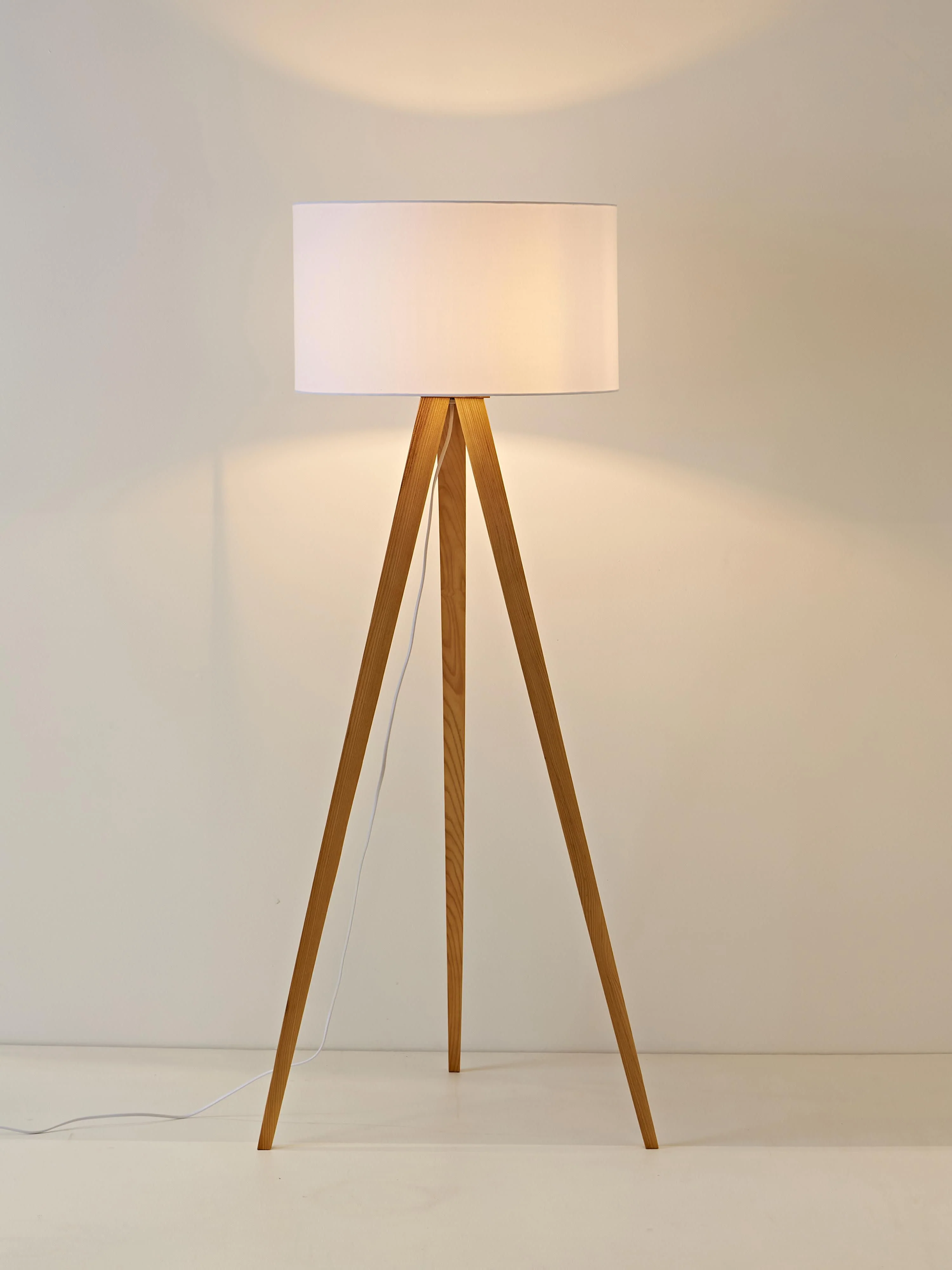 Tripod vloerlamp Jake van massief hout