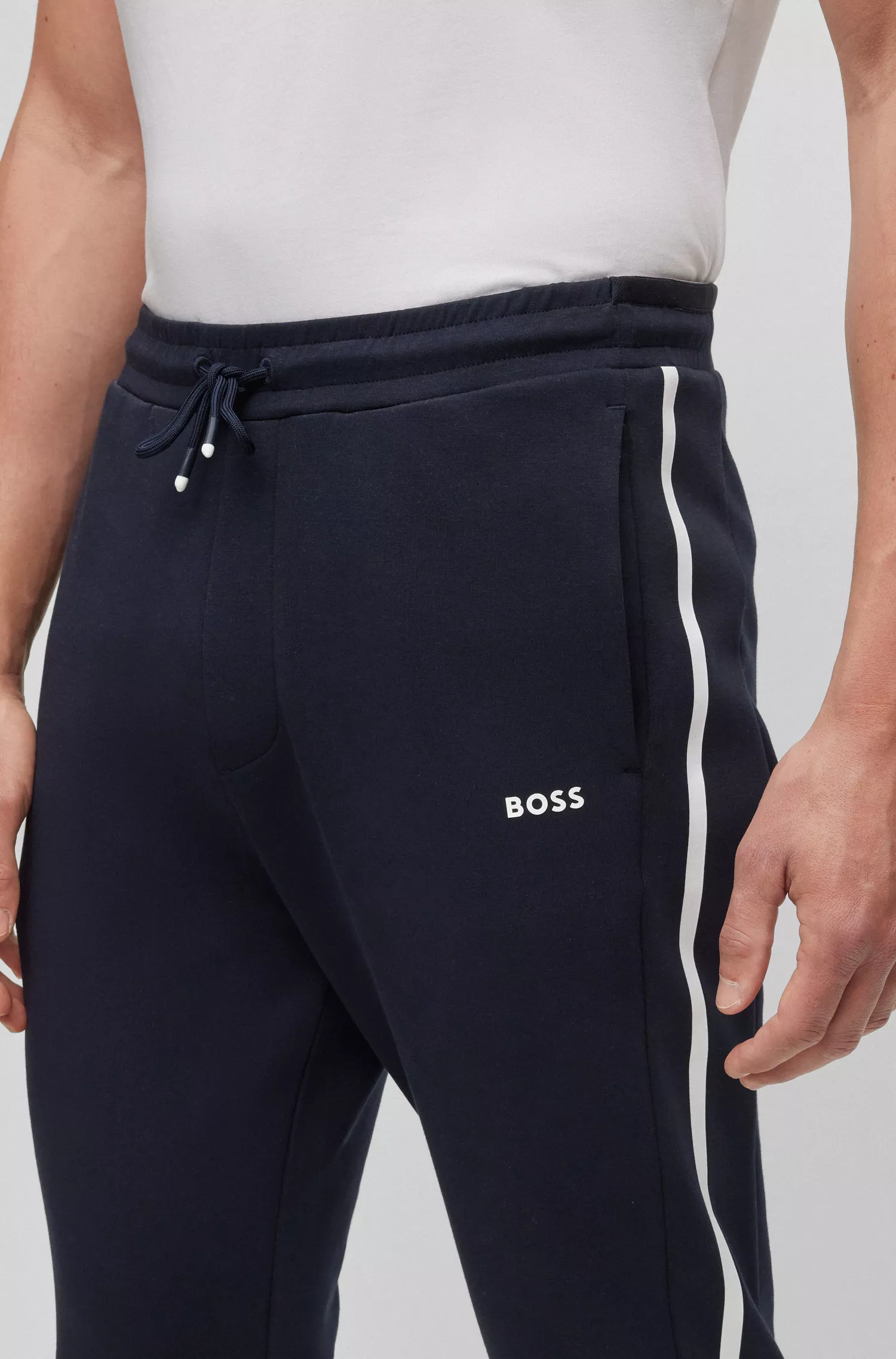 Calça de fato de treino BOSS em mistura de algodão verde com estampas de riscas e logótipo.
