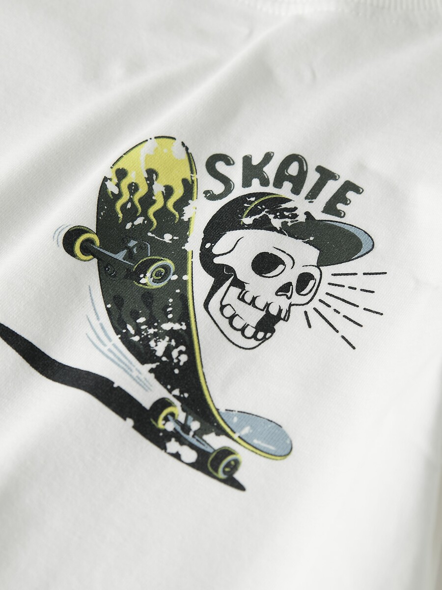 DÊ UM NOME A ELA<br>Camiseta de manga comprida