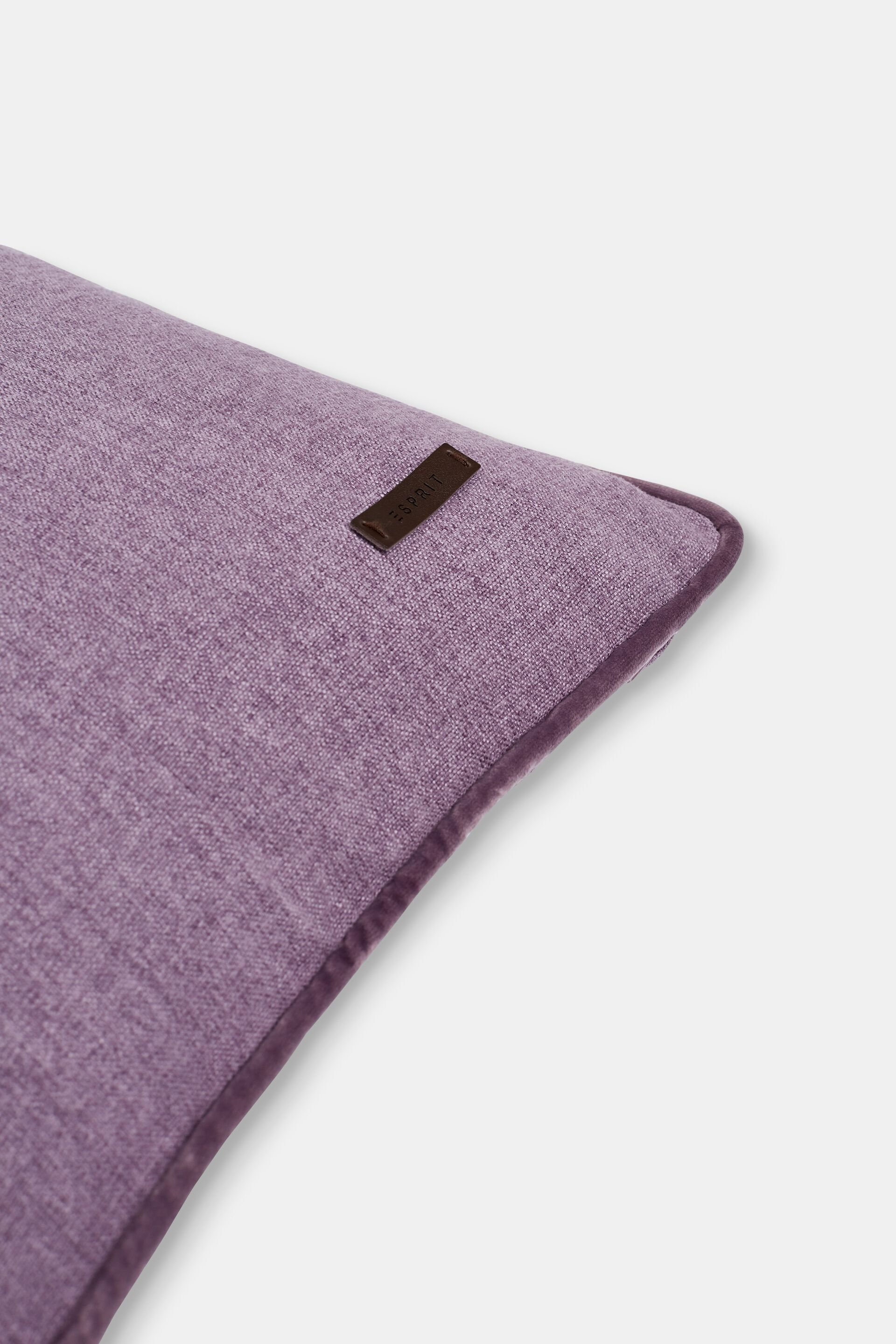Housse de coussin décorative rehaussée d’un passepoil en velours