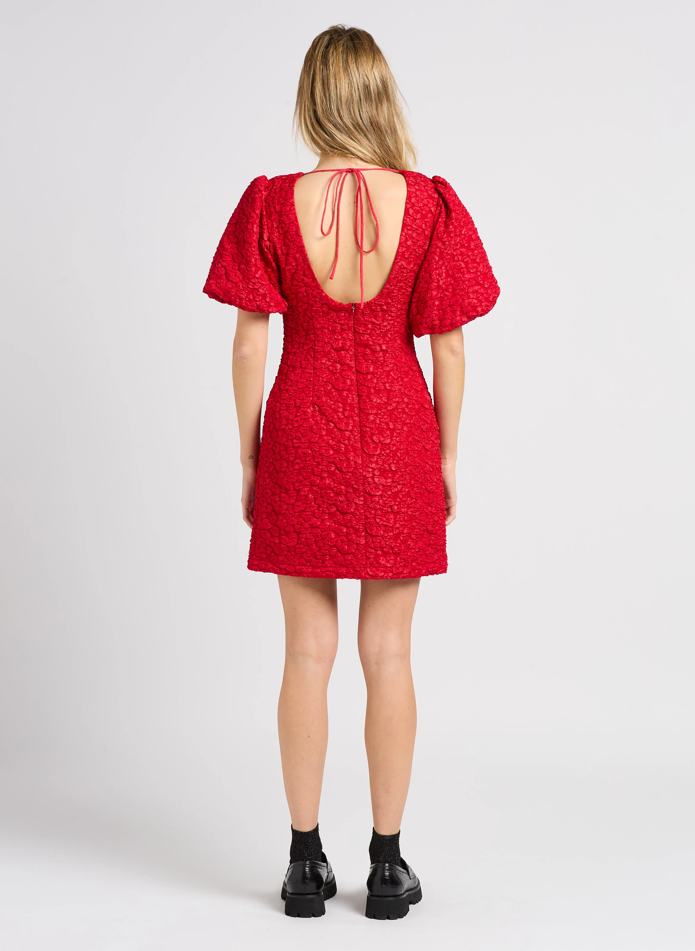 CLODIE - Robe courte col rond à motif fleuri | Rouge