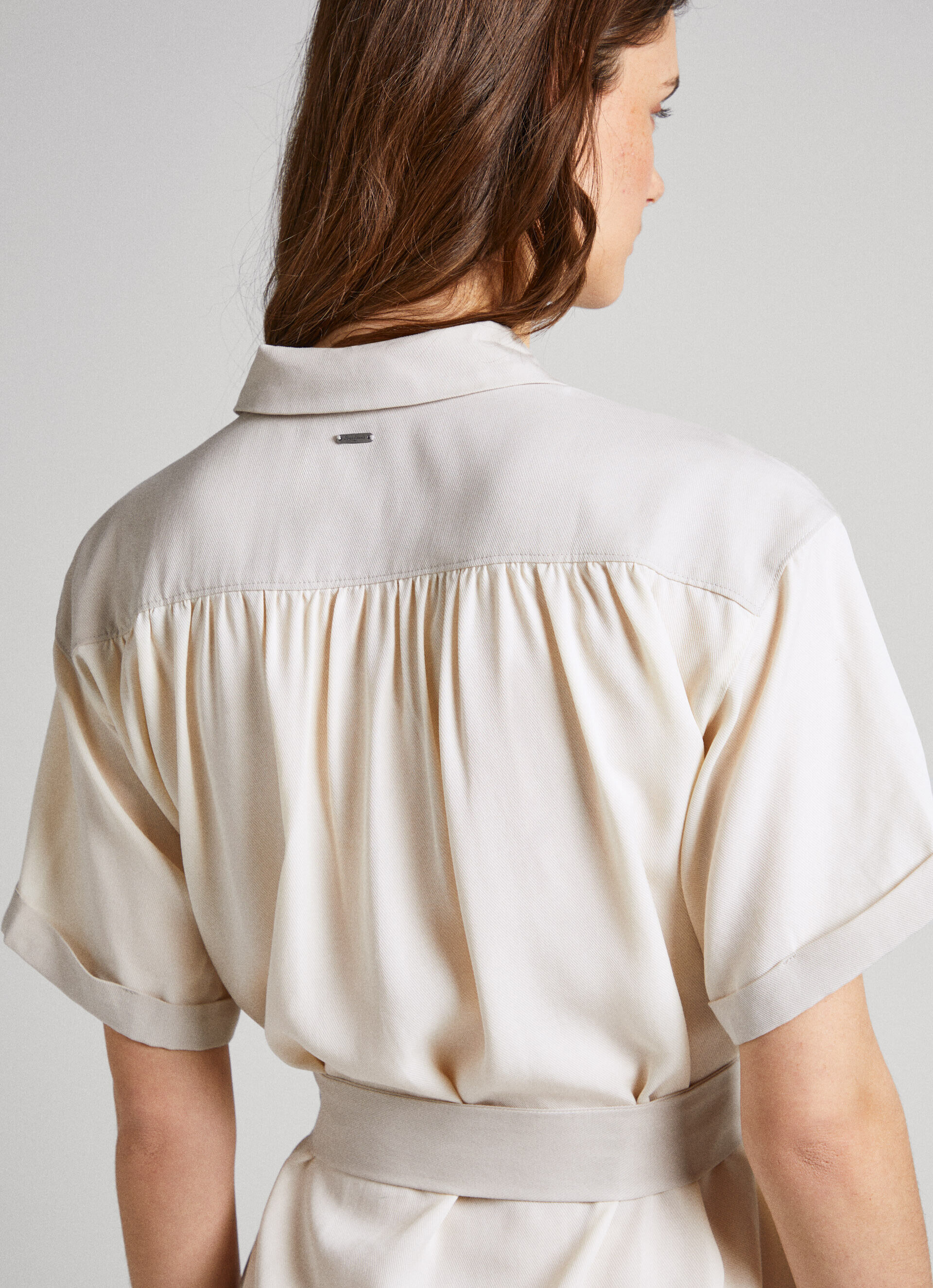 VESTIDO COM EFEITO DE REMENDOS - branco mousse