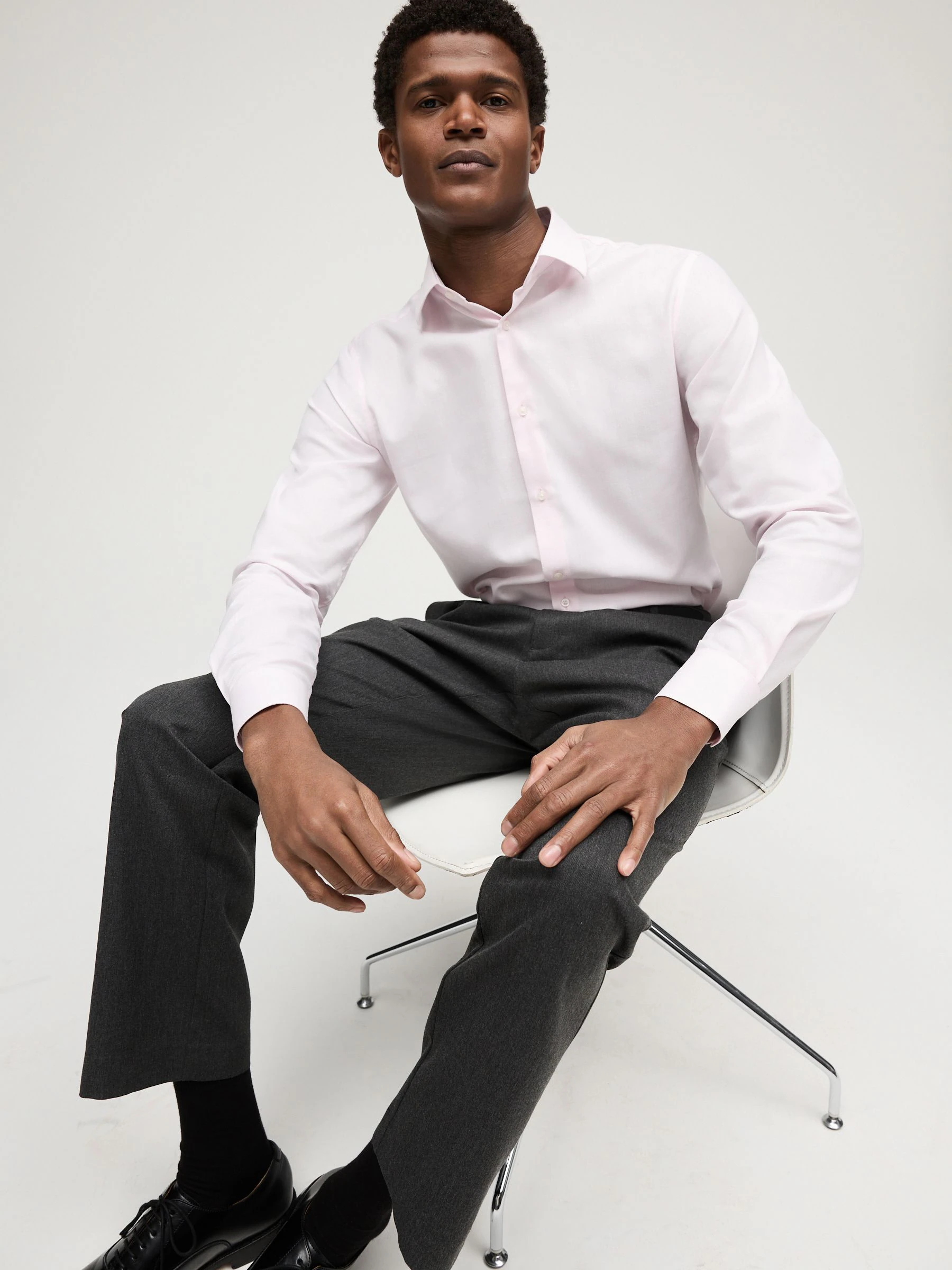 Lichtroze - Slim Fit - Onderhoudsvriendelijk, getextureerd, slim fit overhemd met enkele manchet