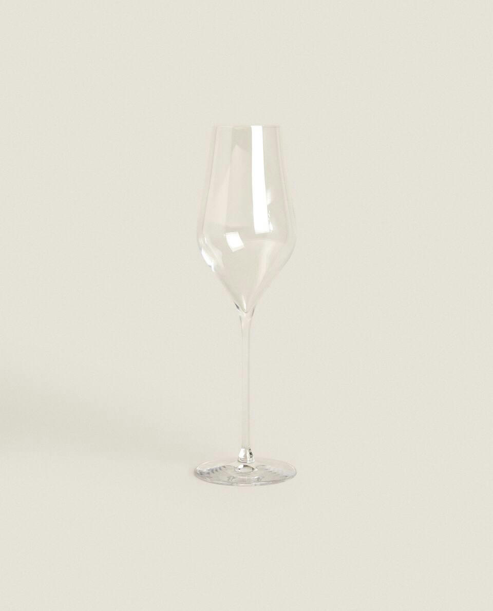 Taça de vinho espumante cristalino simples