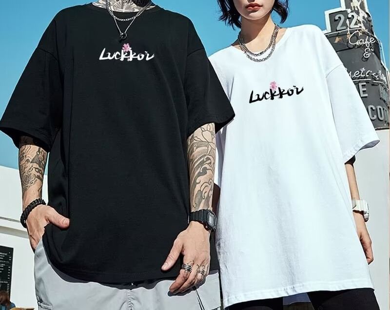 Cowpow - T-shirt met korte mouwen, ronde hals en bloemenprint met koi-letters