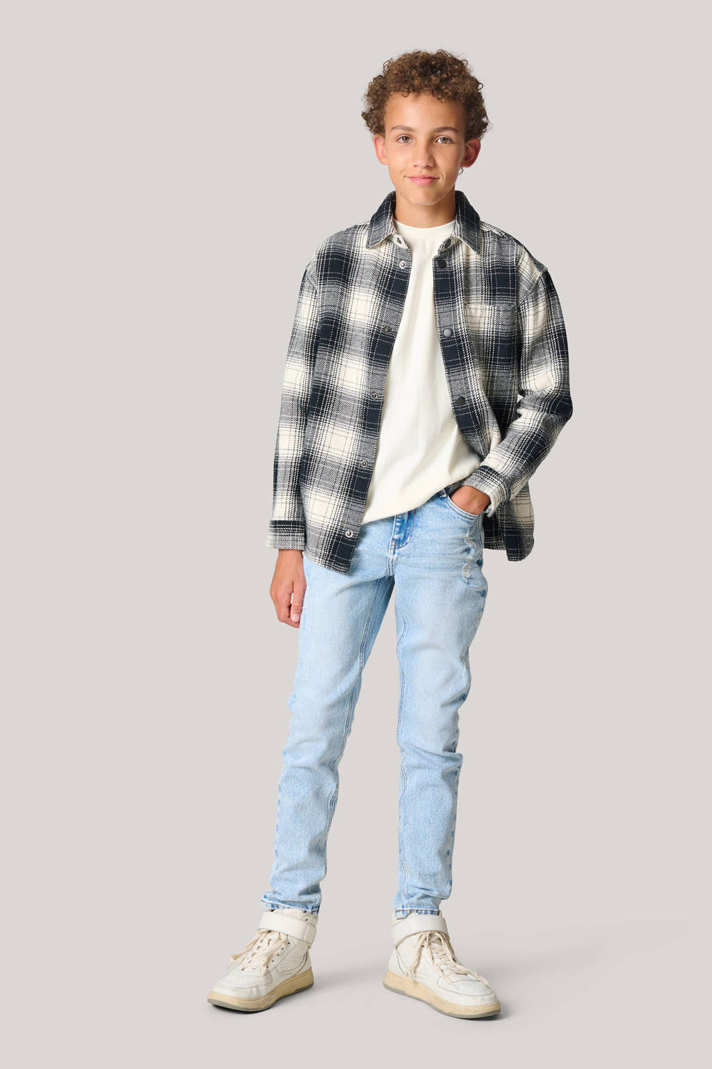 Shoeby tapered fit jeans bleached