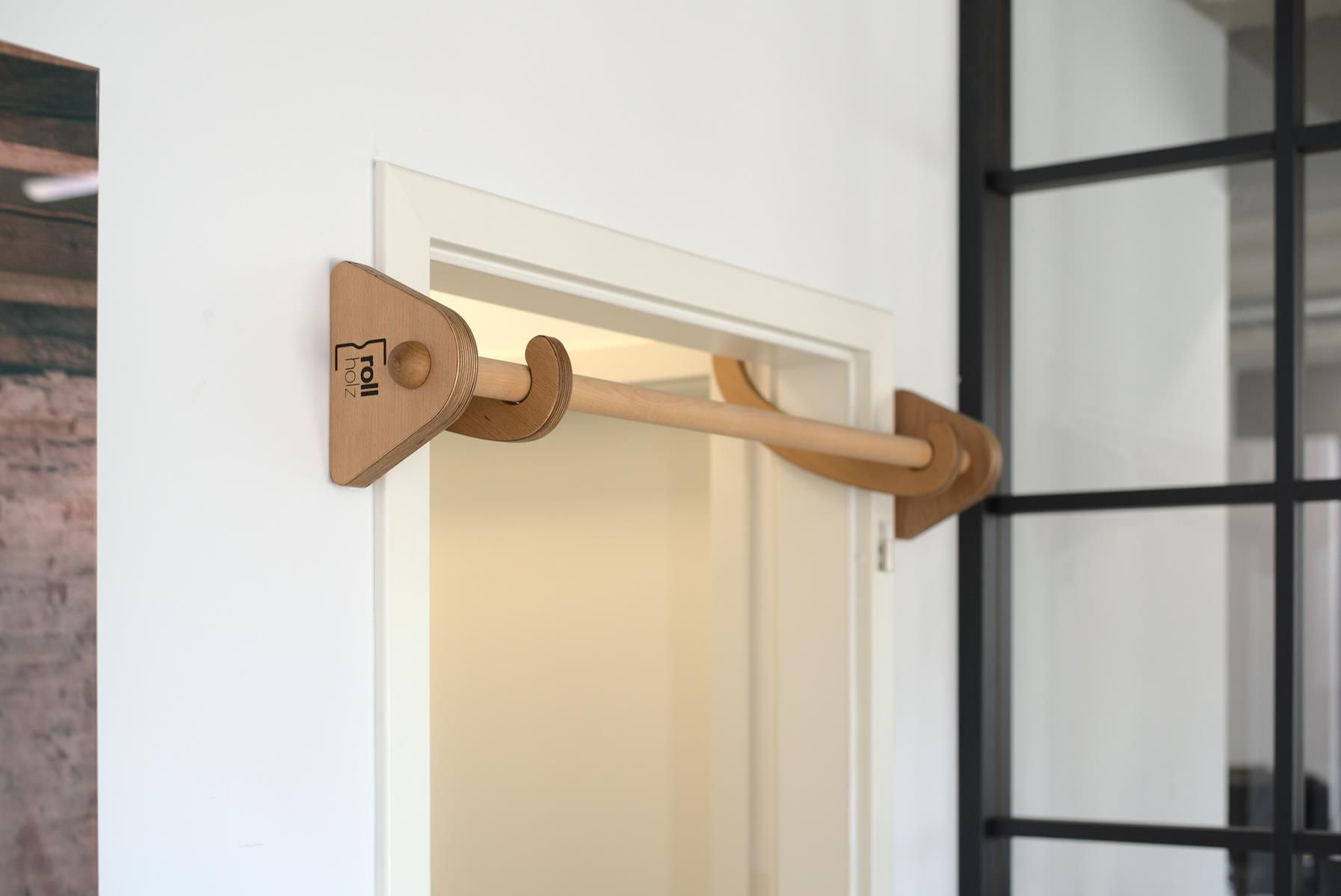 rollholz Klimmzugstange aus Holz für Türrahmen Gr. 3