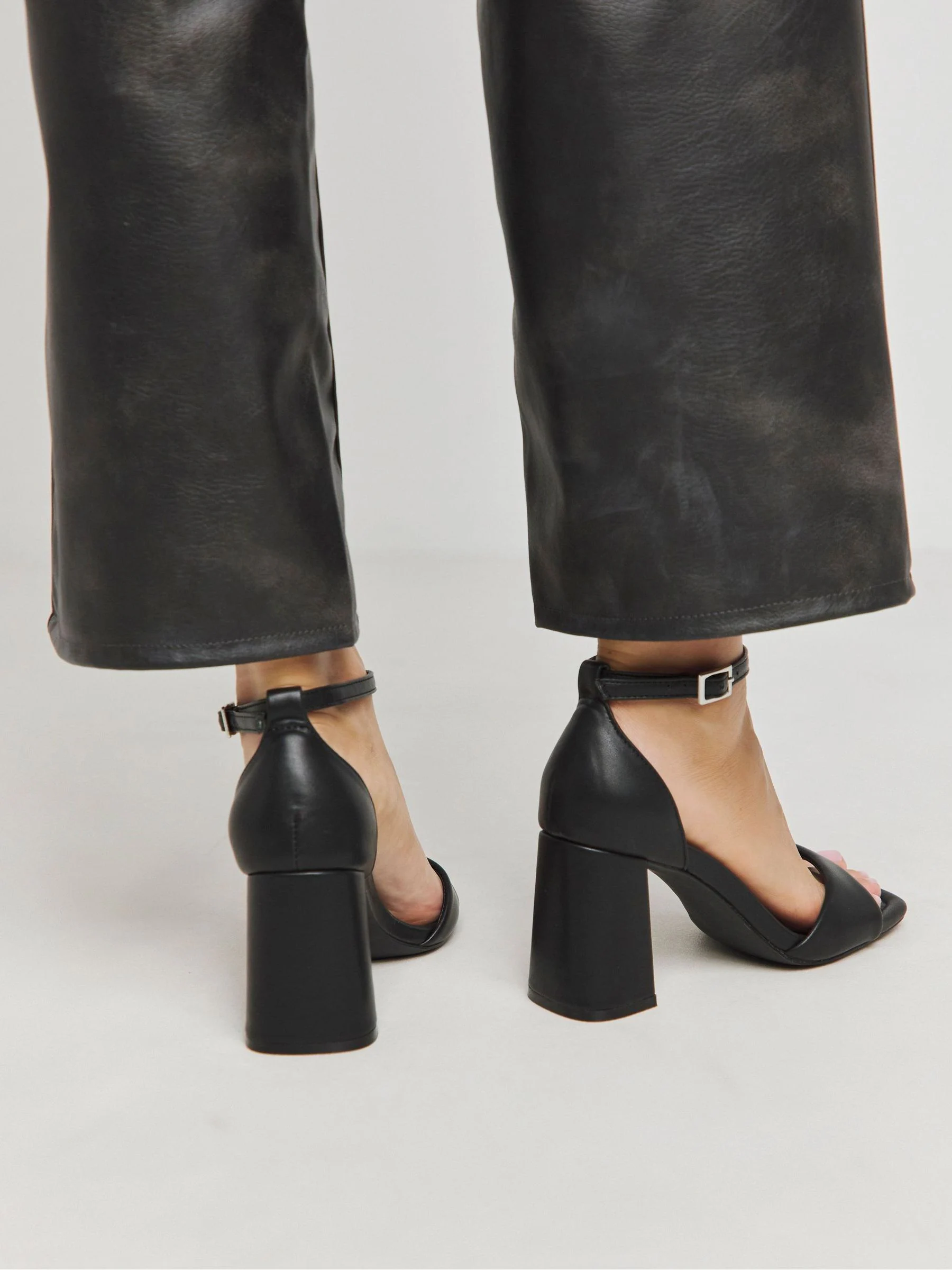 Zwart - Simply Be Barely There Block Heel Sandals