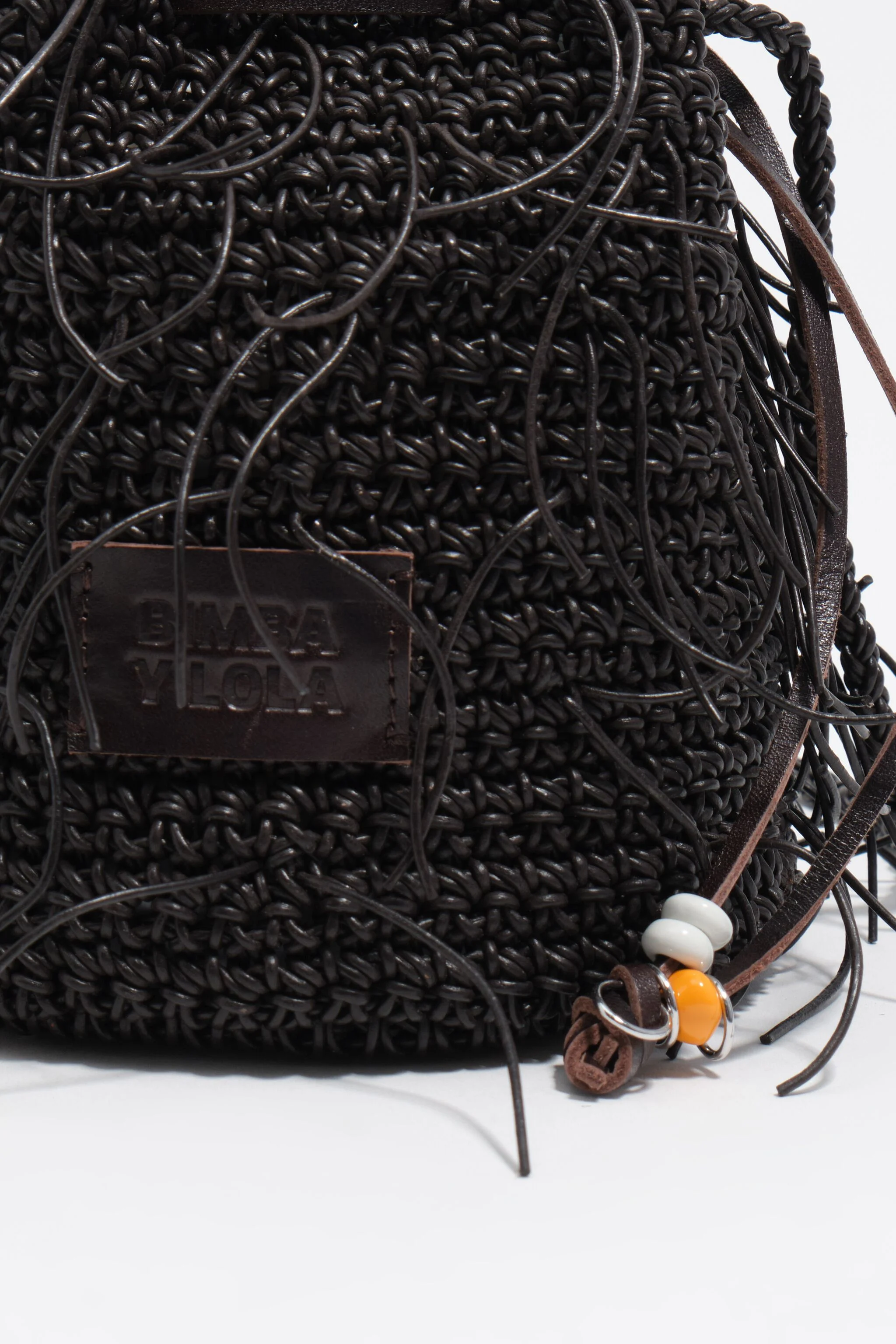 Bolsa mini de couro trançado cor chocolate