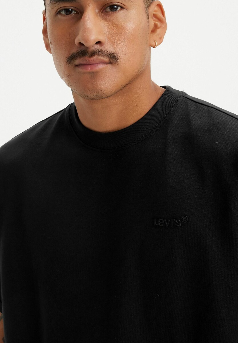 Camiseta LEVI'S com gola redonda e mangas curtas.