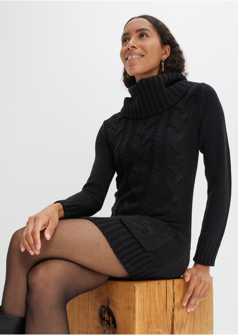 Robe en maille à col roulé et poches plaquées