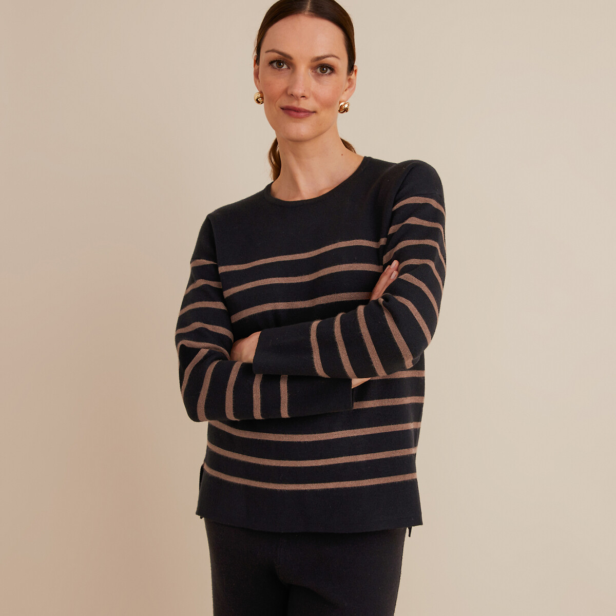 ANNE WEYBURN<br>Suéter listrado de gola redonda, tricô fino