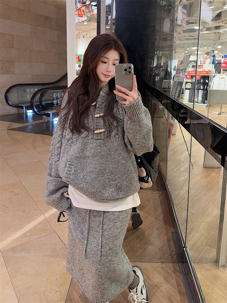 Closette - Henley effen oversized trui met capuchon / gebreide maxi-kokerrok met gemiddelde taille