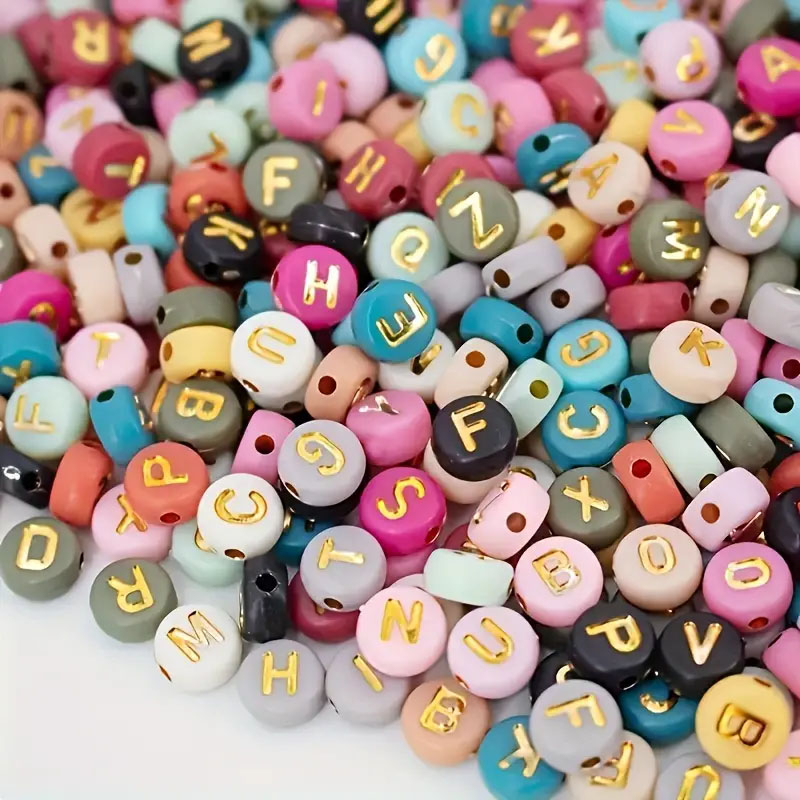 (100er Set) 7mm Acryl Buchstaben Perlen DIY Bastel Schmuck Zwischenperle für Armband / Kette - Bunt / Gold