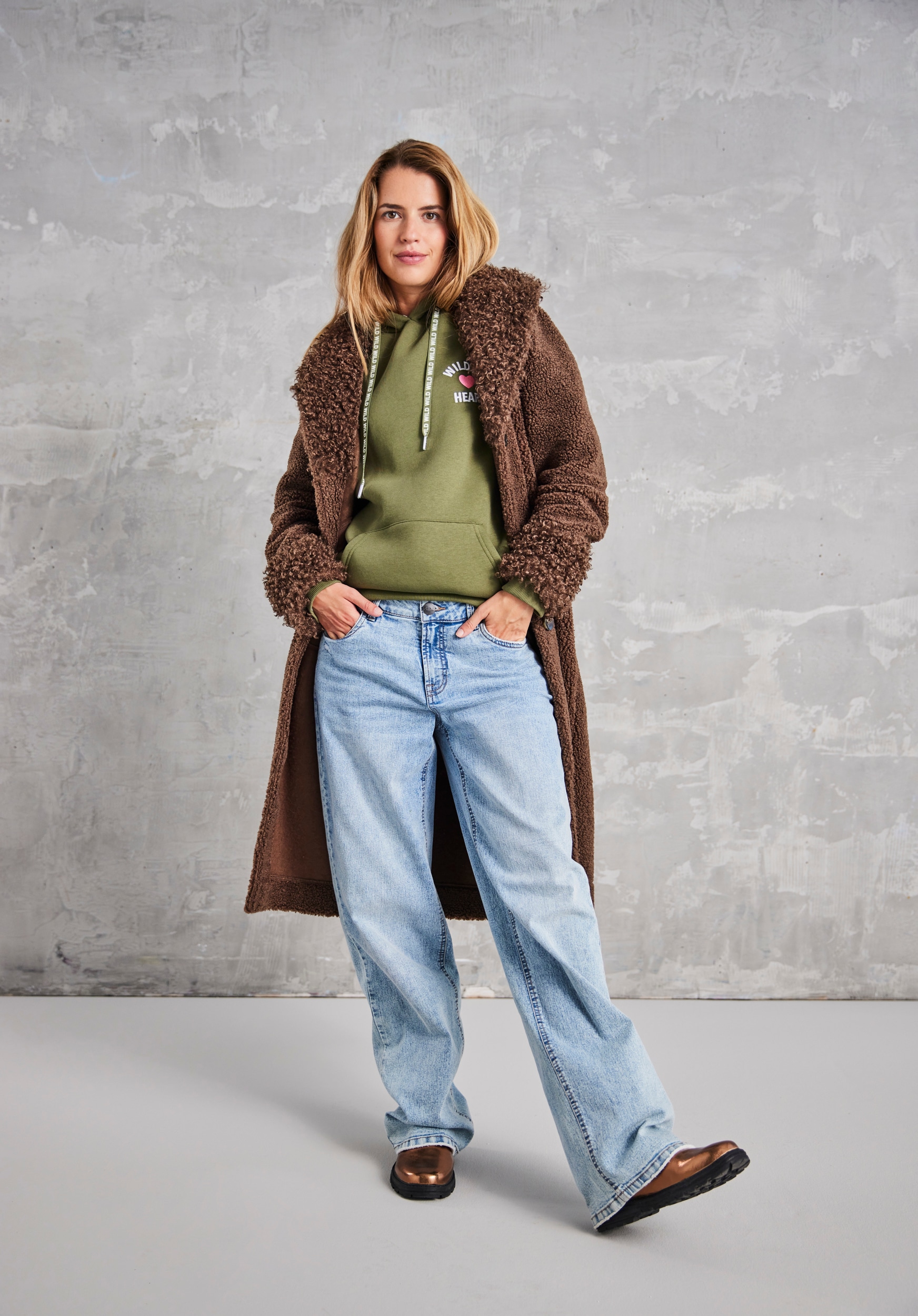 Aniston CASUAL Straight-Jeans , mit trendig weitem Bein