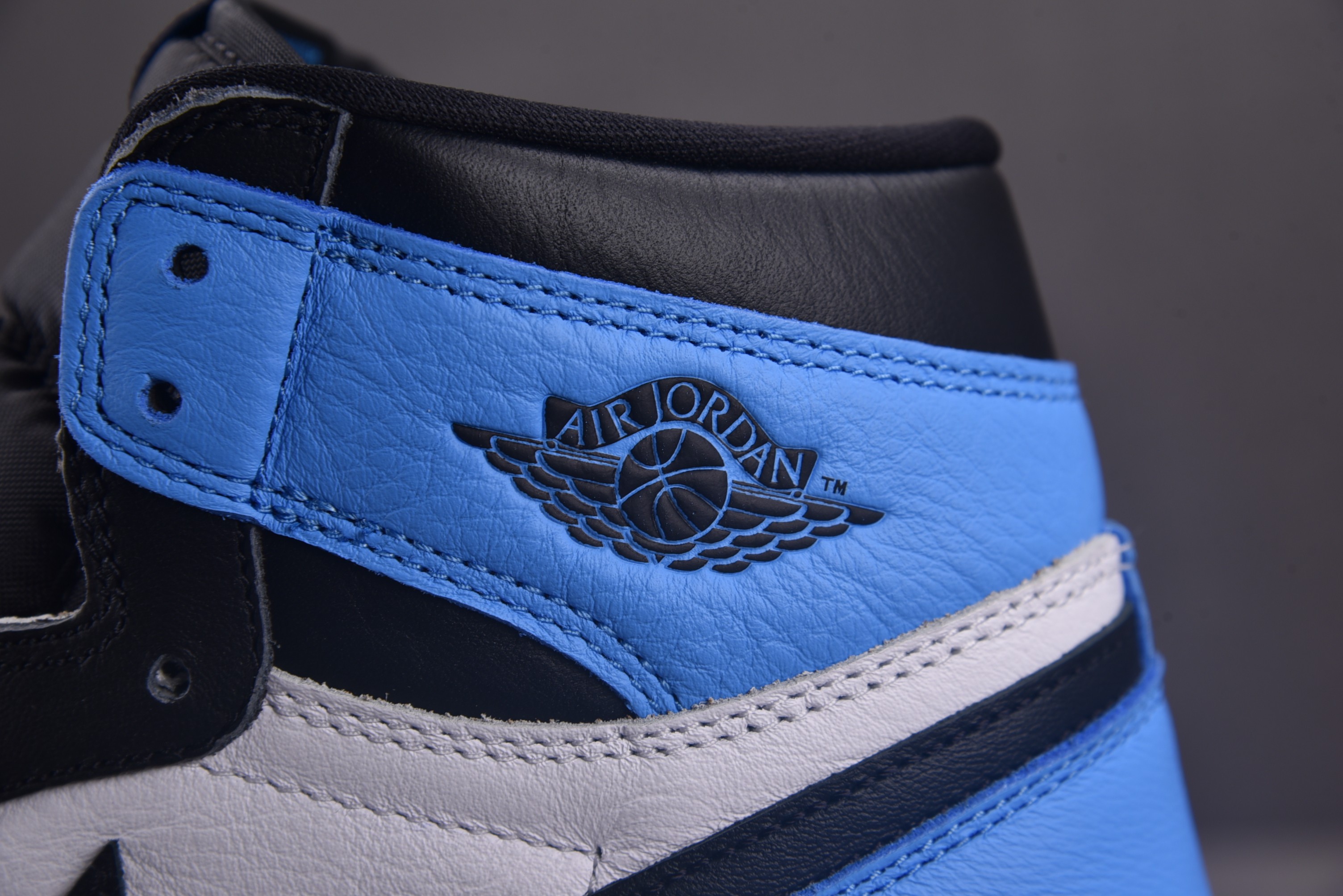Air Jordan 1 High OG University Blue