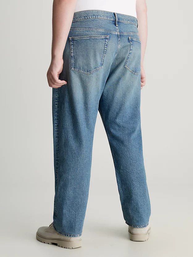 Calça jeans afunilada plus size